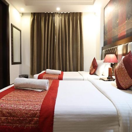 Hotel Waterfall Delhi  Eksteriør billede