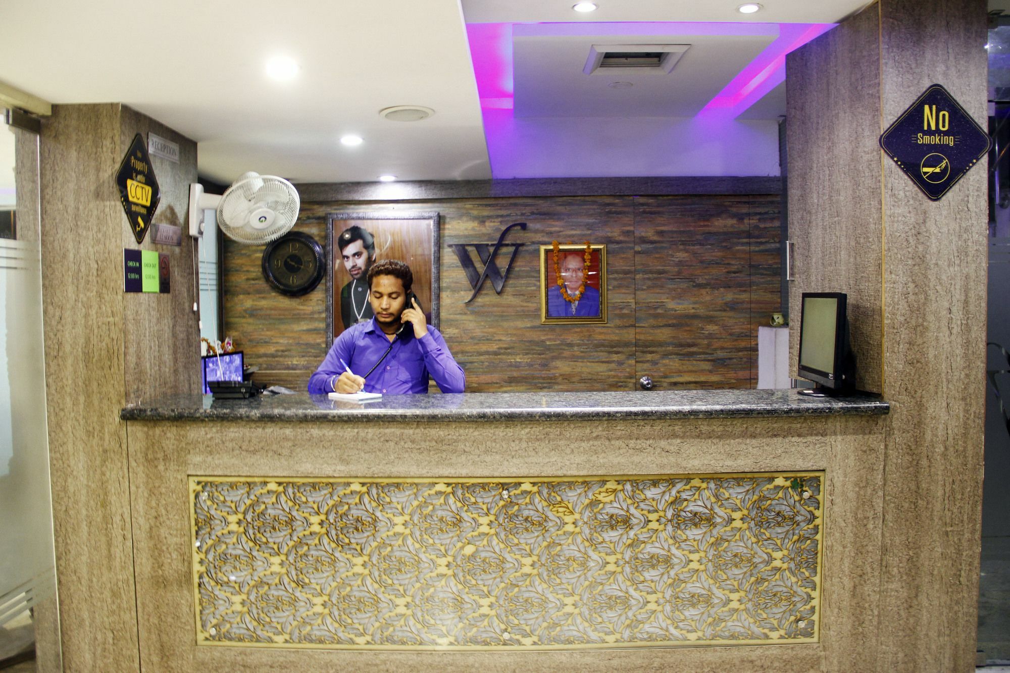 Hotel Waterfall Delhi  Eksteriør billede