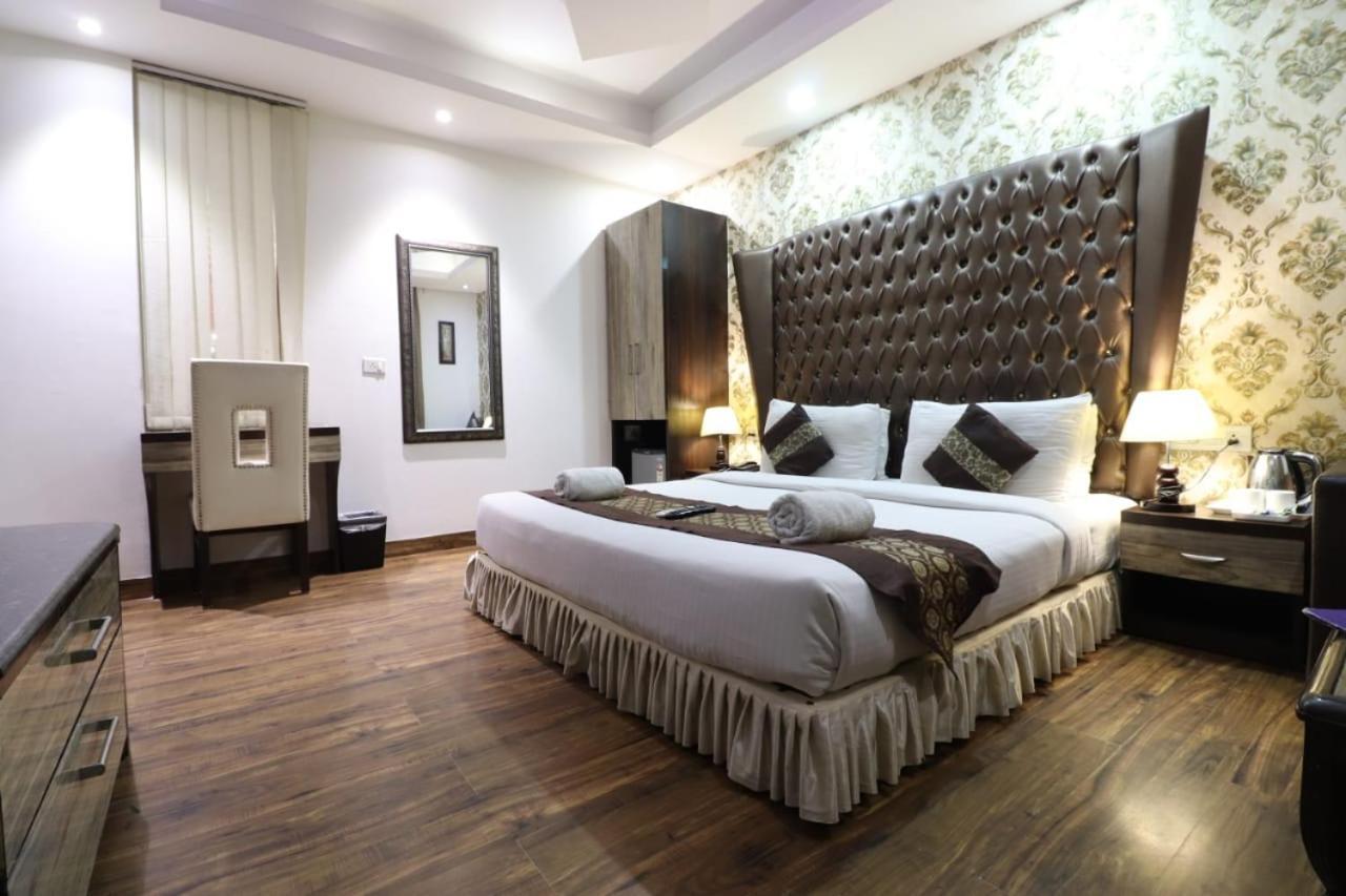 Hotel Waterfall Delhi  Eksteriør billede